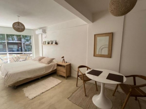 Estudio amplio y moderno en Belgrano.
